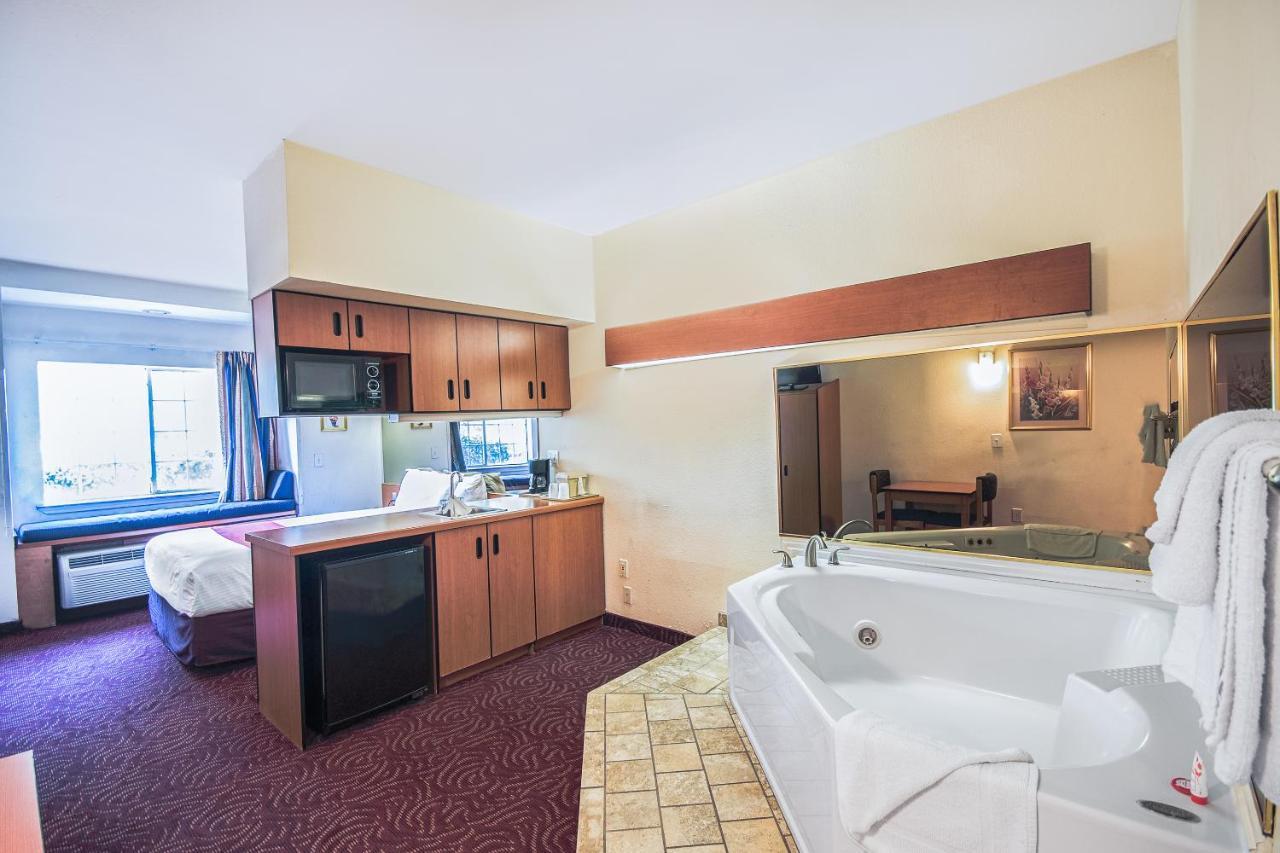 Econo Lodge Inn & Suites Mesquite - Dallas East Exteriör bild