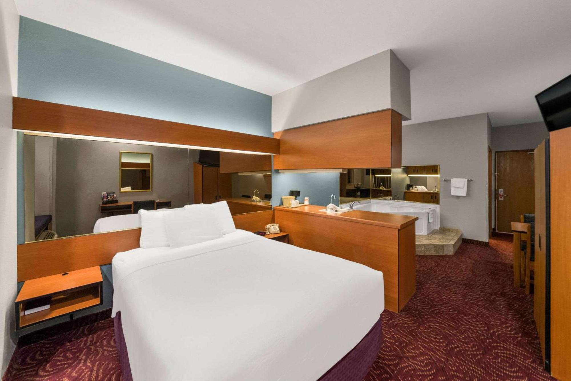 Econo Lodge Inn & Suites Mesquite - Dallas East Exteriör bild